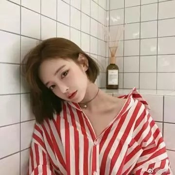 小姑娘艾萝依